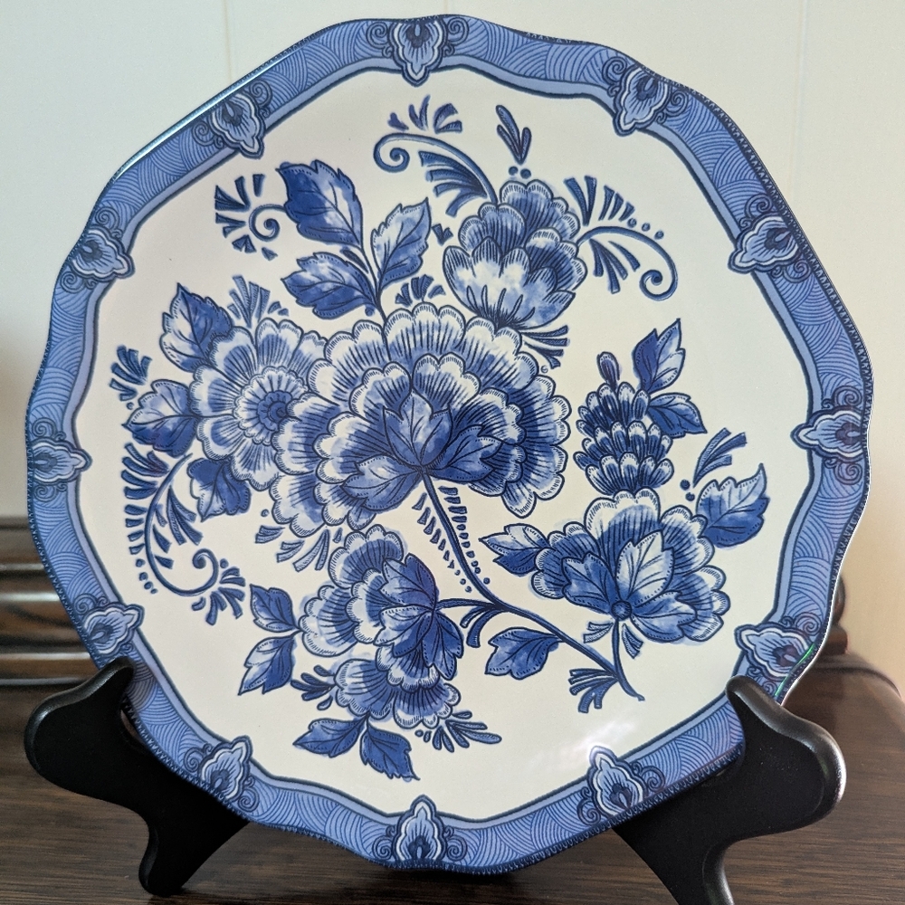 S469 Blue and White Floral Decorative Plate